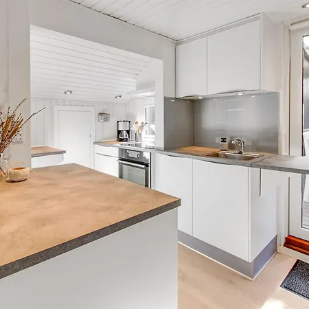 Eliene - 500m From The Sea By Interhome